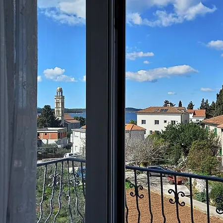 Lina Vrankovic Hvar Town