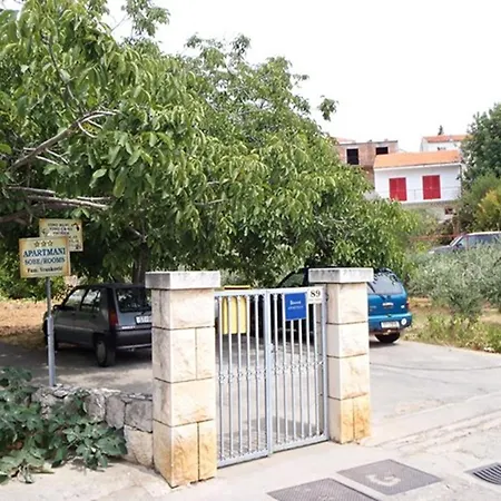 Apartment Lina Vrankovic *